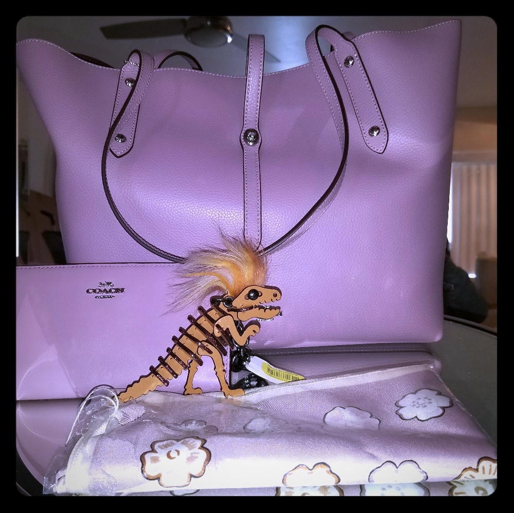 Lavender Coach Bag with wallet, key chain and scar